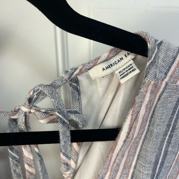 American Eagle linen blend tie back romper size XS pockets , v-neck - Picture 3 of 5